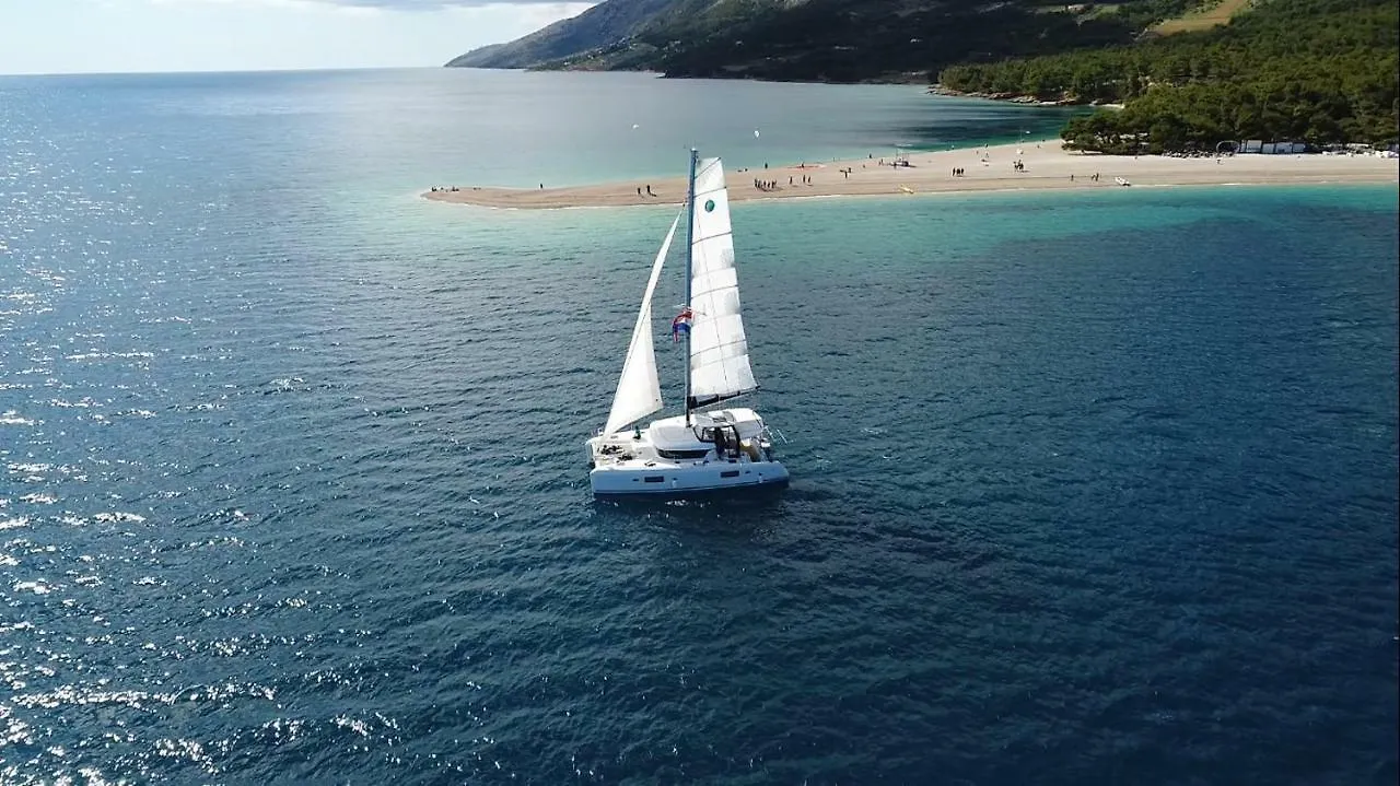 Botel Luxury Catamaran Lagoon 42, Ac & Gn Split Croatia