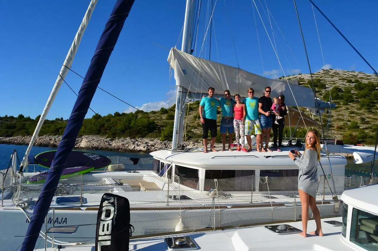 Botel Luxury Catamaran Lagoon 42, Ac & Gn Split