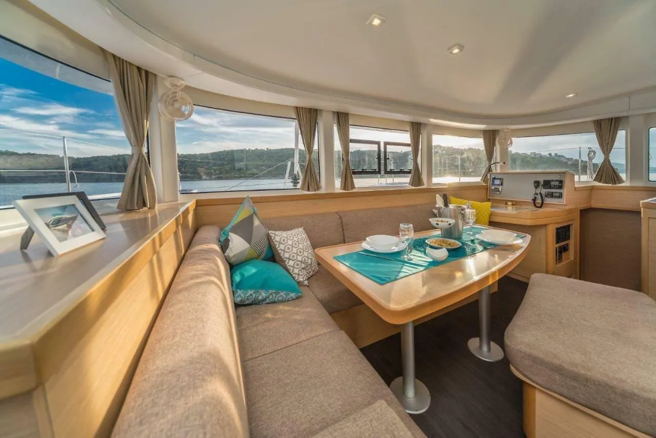 Luxury Catamaran Lagoon 42, Ac & Gn Split 0*,